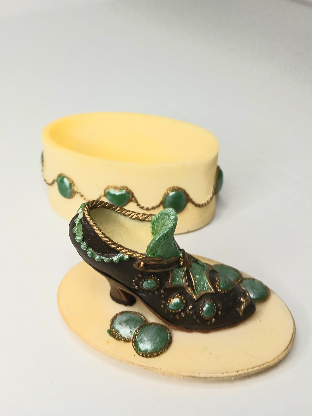 Victorian Shoe Trinket Box Pill/Ring Oval Box Shoes Resin 3" Beige Black Green